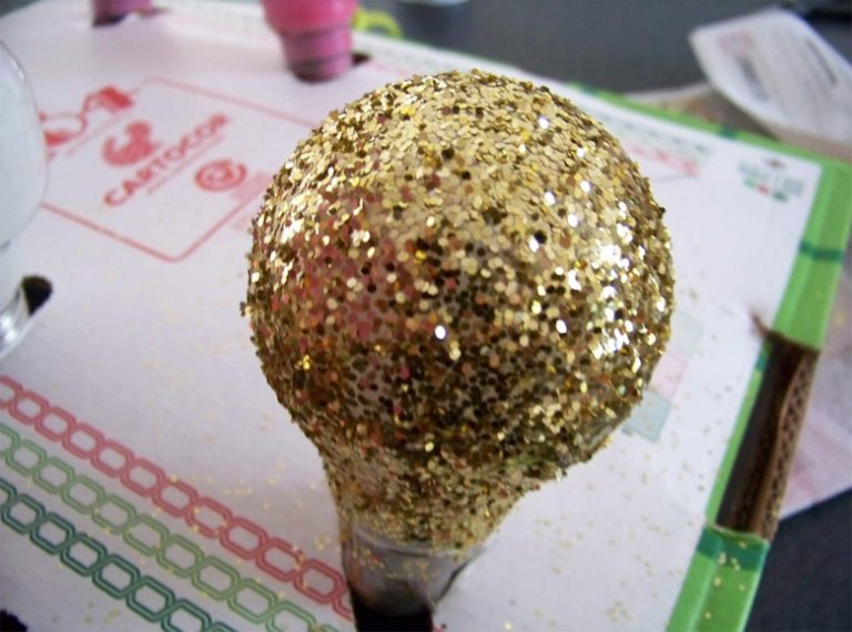 Ampoule recyclée en boule de Noël Petit Papa Noël La référence web