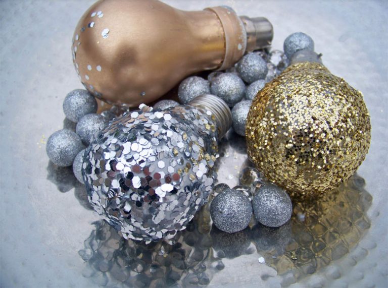 Ampoule recyclée en boule de Noël Petit Papa Noël La référence web